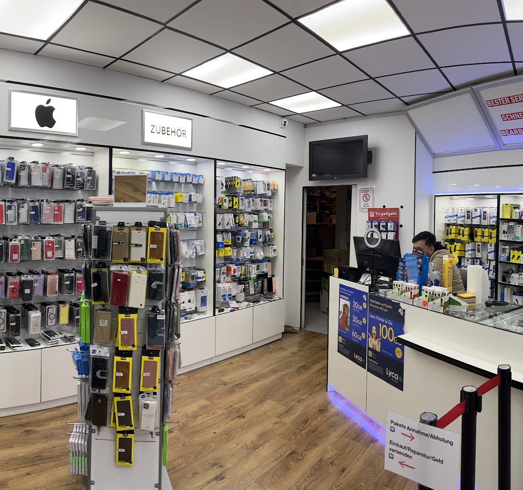 Innenansicht Phone Corner Laden mit Zubehör und Theke